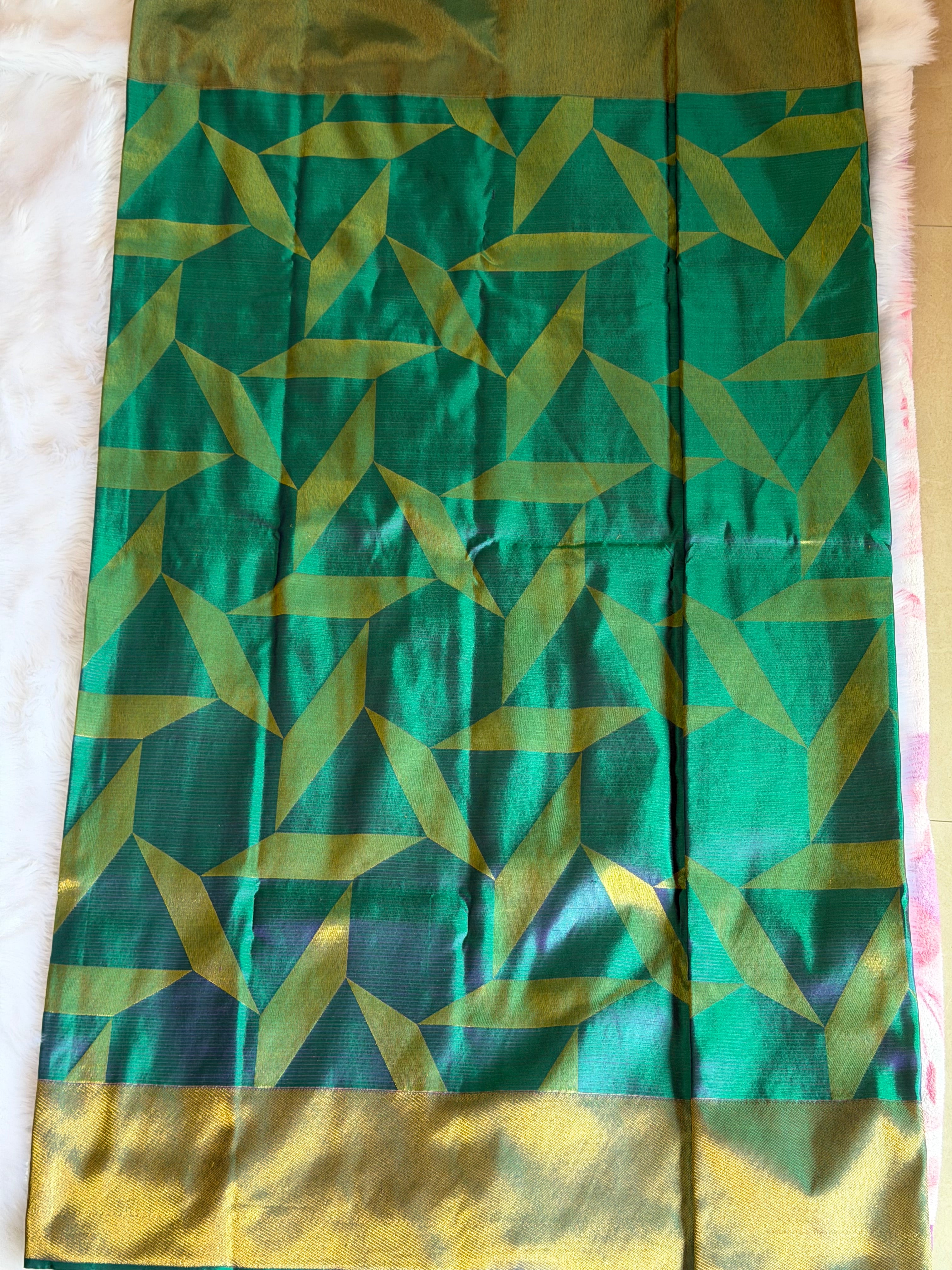 Kanchipuram pure silk saree contrast border - traditional weaving with elegant design at manufacturer price